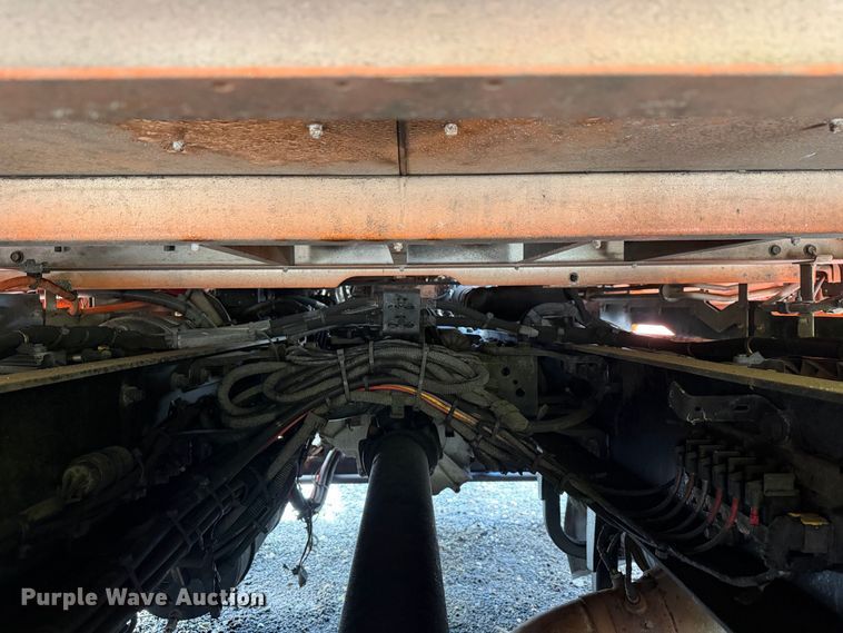 image for item YA2995 2022 Kenworth T680 semi truck