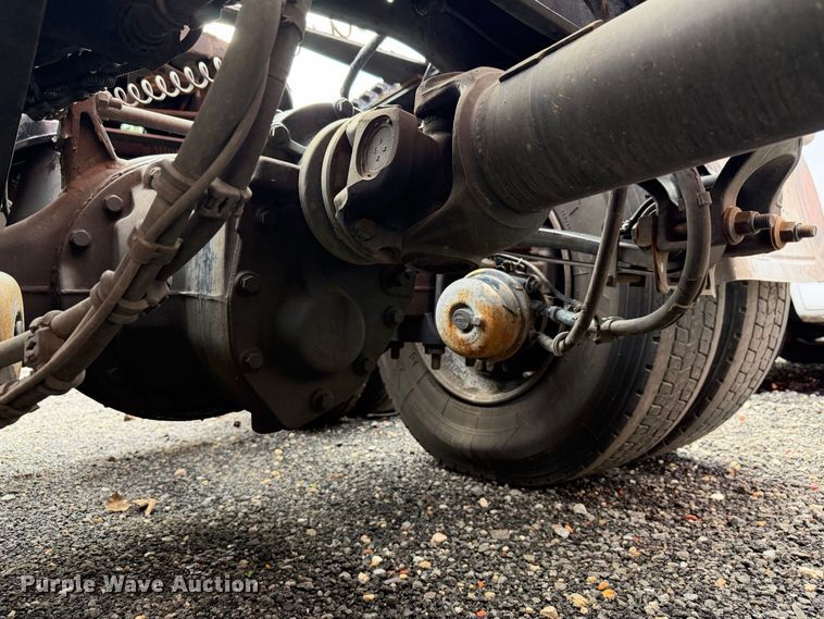 image for item YA2995 2022 Kenworth T680 semi truck