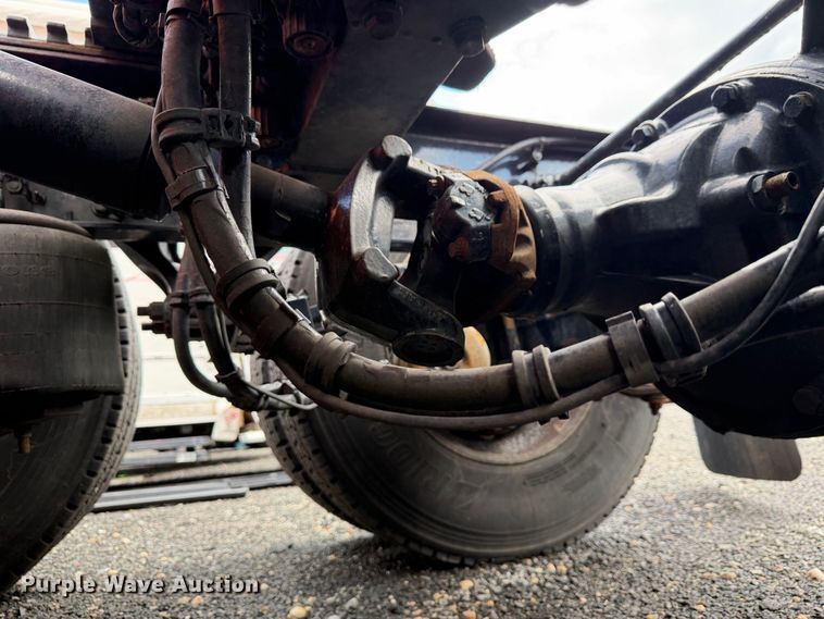 image for item YA2995 2022 Kenworth T680 semi truck