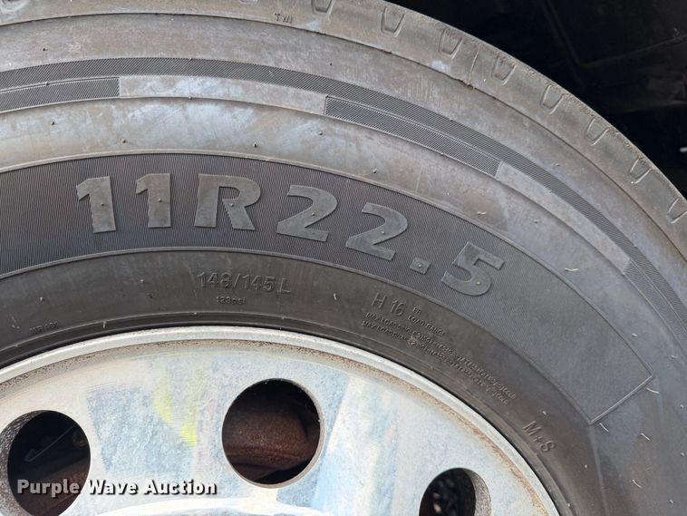 image for item YA2995 2022 Kenworth T680 semi truck