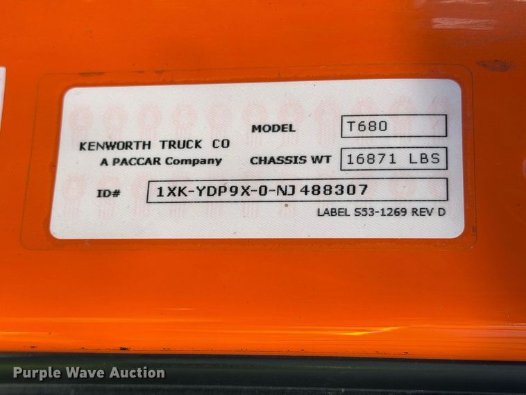 image for item YA2995 2022 Kenworth T680 semi truck