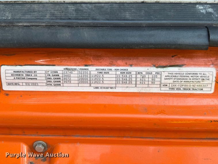 image for item YA2995 2022 Kenworth T680 semi truck