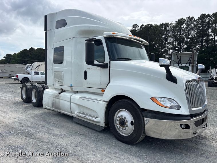 image for item YA3000 2019 International LT625 semi truck