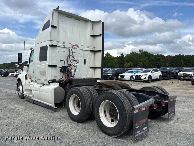 image for item YA3000 2019 International LT625 semi truck