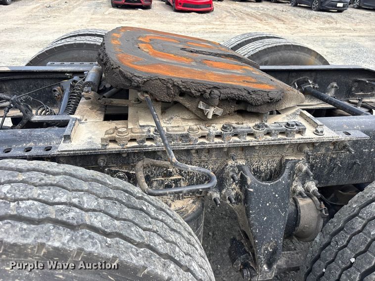 image for item YA3000 2019 International LT625 semi truck