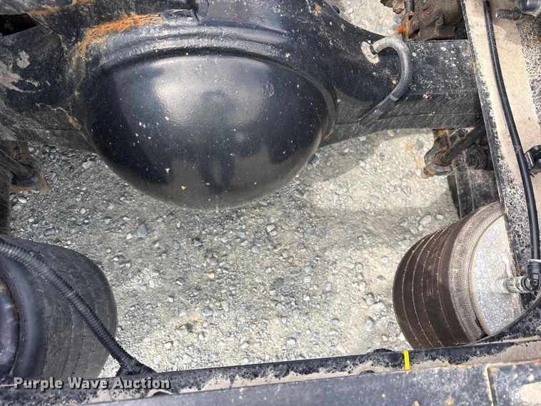image for item YA3000 2019 International LT625 semi truck