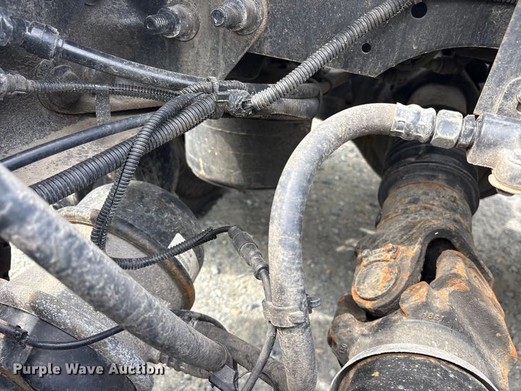 image for item YA3000 2019 International LT625 semi truck