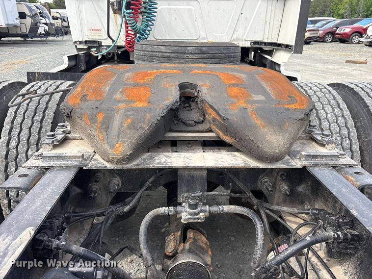 image for item YA3000 2019 International LT625 semi truck