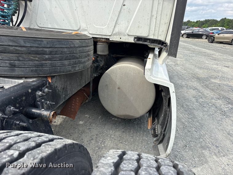 image for item YA3000 2019 International LT625 semi truck