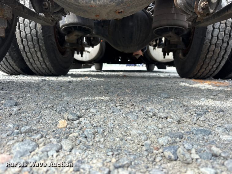 image for item YA3000 2019 International LT625 semi truck