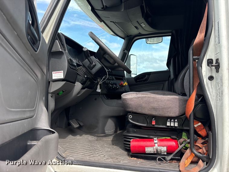 image for item YA3000 2019 International LT625 semi truck