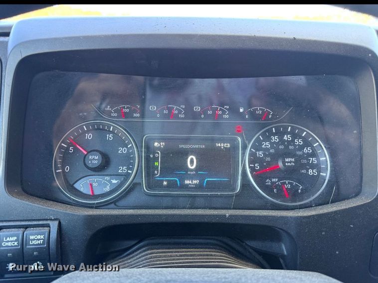 image for item YA3000 2019 International LT625 semi truck