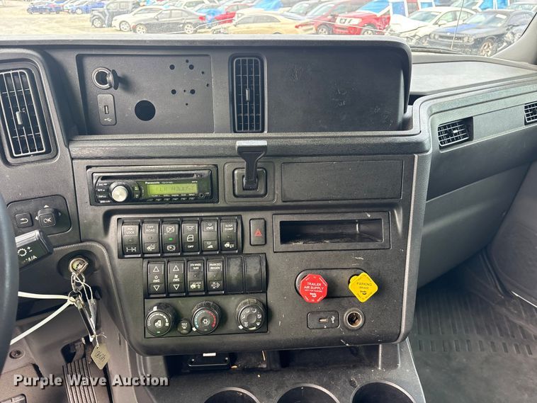 image for item YA3000 2019 International LT625 semi truck