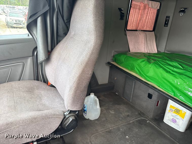 image for item YA3000 2019 International LT625 semi truck