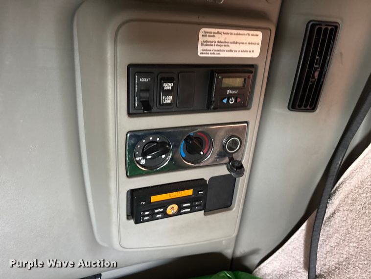 image for item YA3000 2019 International LT625 semi truck