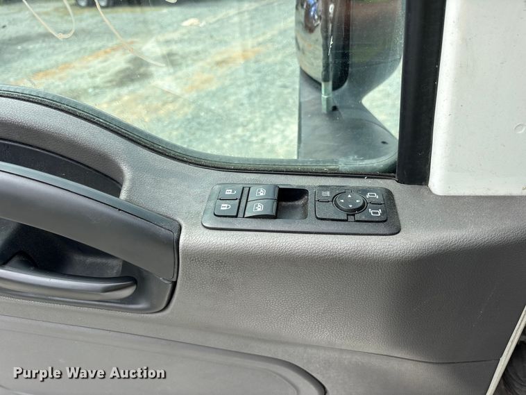 image for item YA3000 2019 International LT625 semi truck
