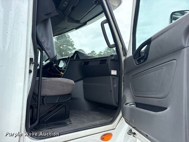 image for item YA3000 2019 International LT625 semi truck