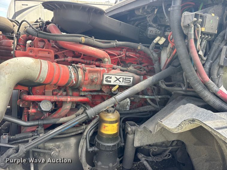 image for item YA3000 2019 International LT625 semi truck