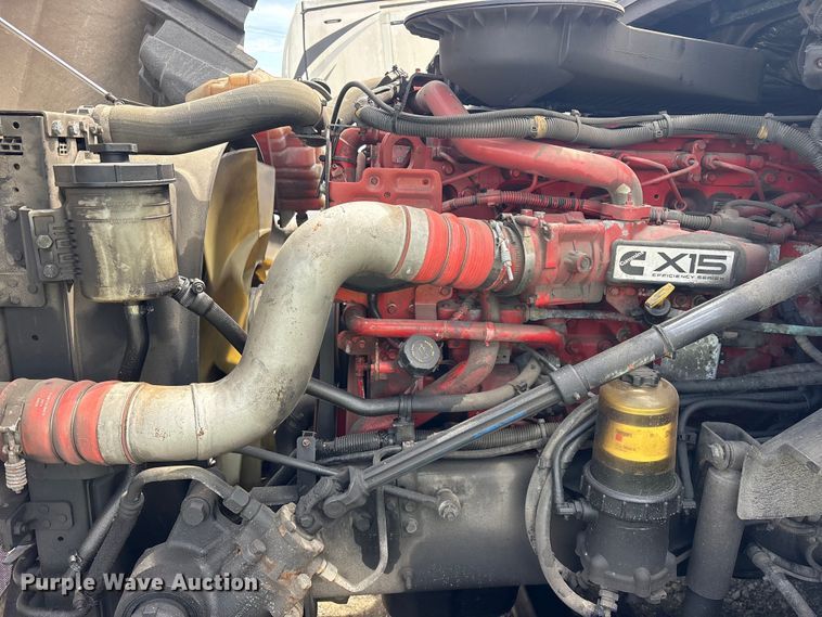 image for item YA3000 2019 International LT625 semi truck