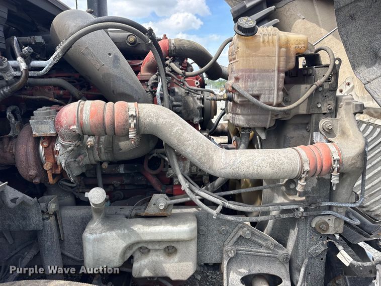 image for item YA3000 2019 International LT625 semi truck