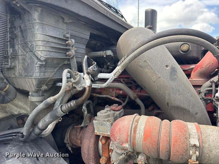 image for item YA3000 2019 International LT625 semi truck