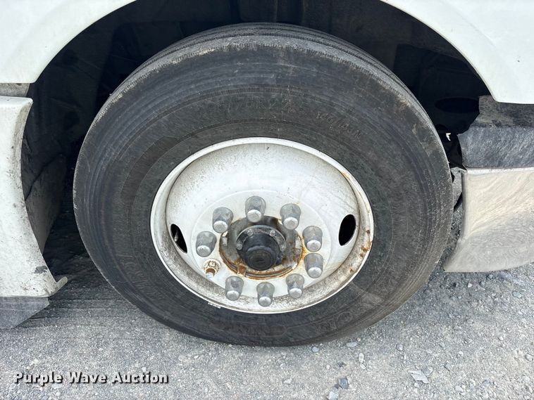 image for item YA3000 2019 International LT625 semi truck