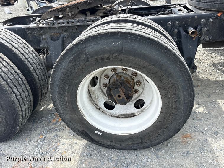 image for item YA3000 2019 International LT625 semi truck