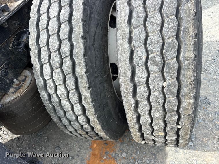 image for item YA3000 2019 International LT625 semi truck