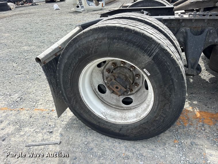 image for item YA3000 2019 International LT625 semi truck
