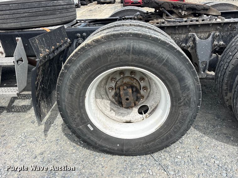 image for item YA3000 2019 International LT625 semi truck