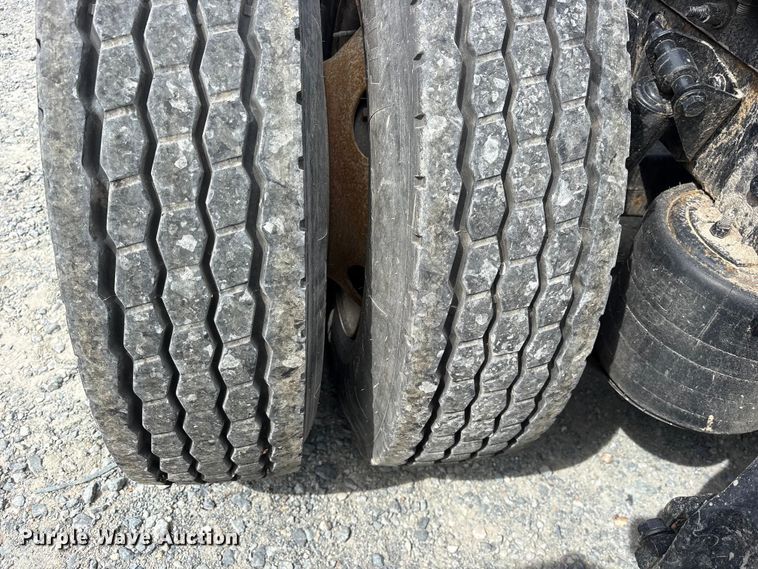 image for item YA3000 2019 International LT625 semi truck