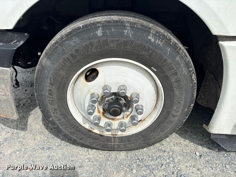 image for item YA3000 2019 International LT625 semi truck