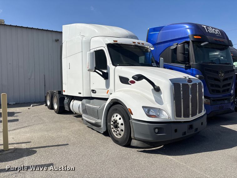 image for item YA3092 2017 Peterbilt 579 semi truck