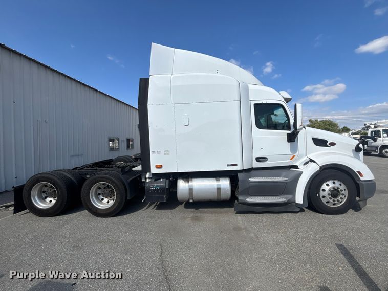 image for item YA3092 2017 Peterbilt 579 semi truck