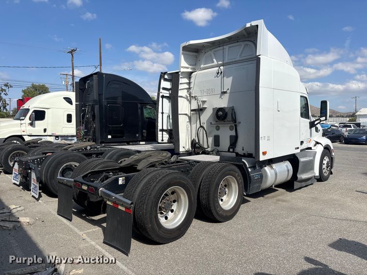 image for item YA3092 2017 Peterbilt 579 semi truck