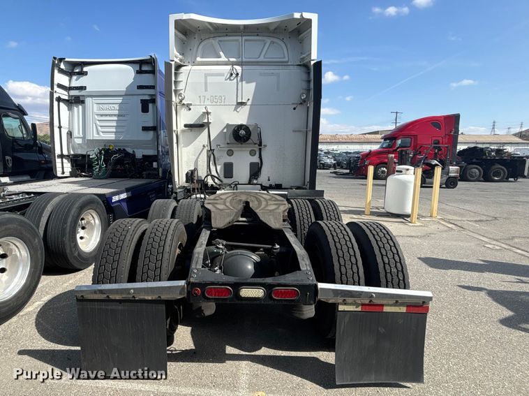 image for item YA3092 2017 Peterbilt 579 semi truck