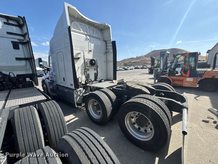 image for item YA3092 2017 Peterbilt 579 semi truck