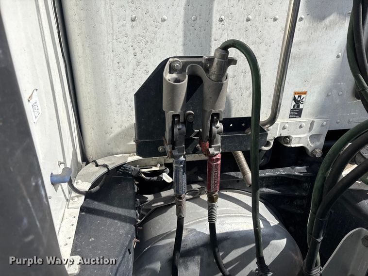 image for item YA3092 2017 Peterbilt 579 semi truck