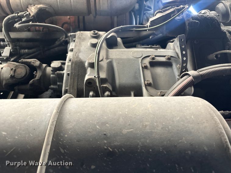image for item YA3092 2017 Peterbilt 579 semi truck