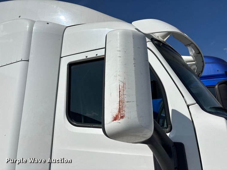 image for item YA3092 2017 Peterbilt 579 semi truck