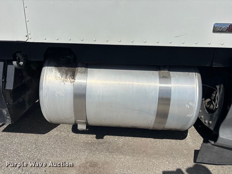 image for item YA3092 2017 Peterbilt 579 semi truck