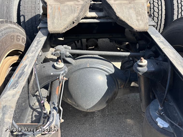 image for item YA3092 2017 Peterbilt 579 semi truck