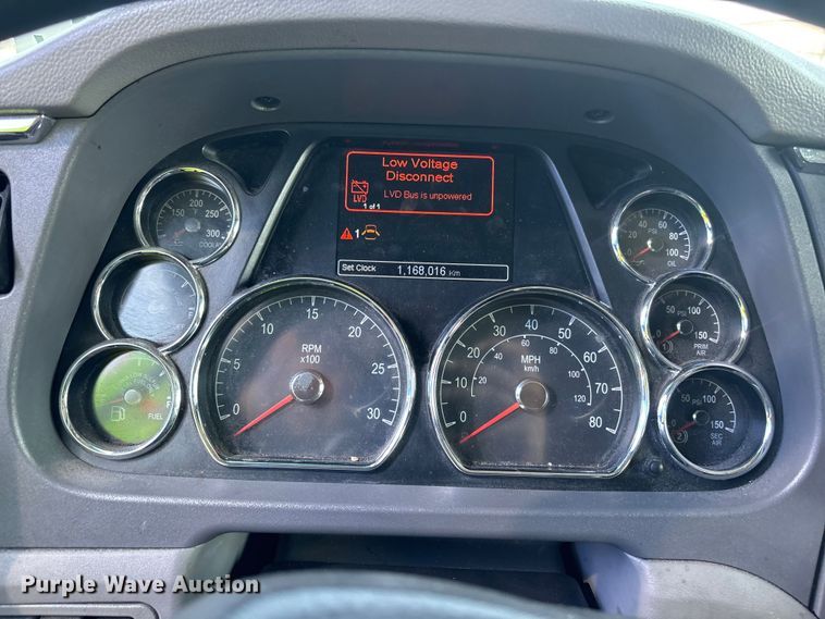 image for item YA3092 2017 Peterbilt 579 semi truck
