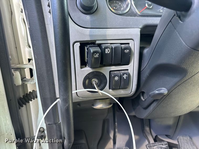 image for item YA3092 2017 Peterbilt 579 semi truck
