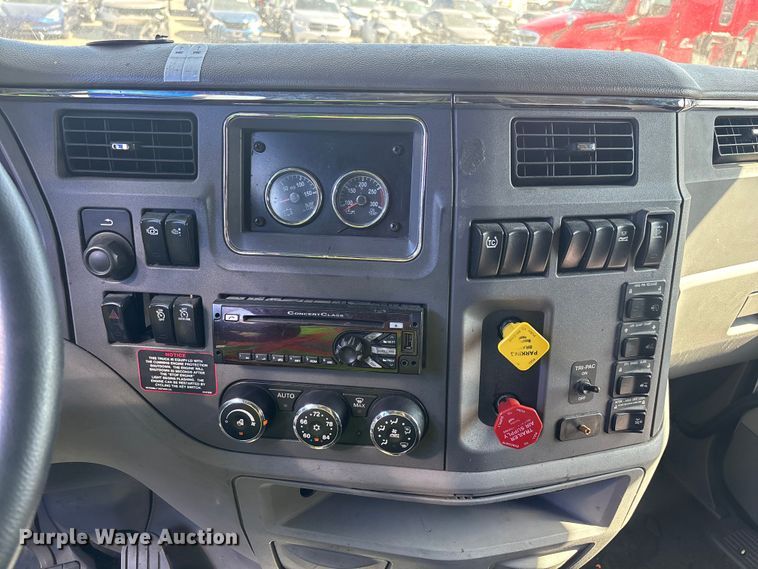 image for item YA3092 2017 Peterbilt 579 semi truck