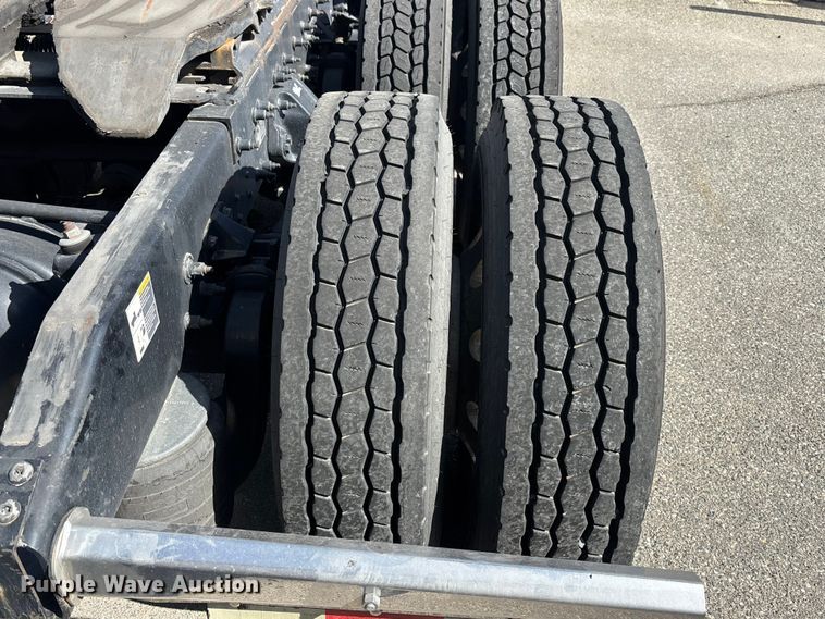 image for item YA3092 2017 Peterbilt 579 semi truck