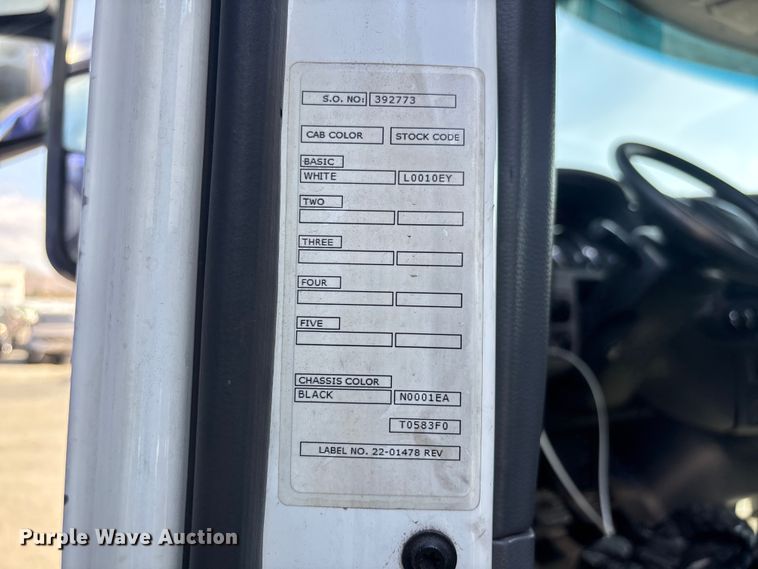 image for item YA3092 2017 Peterbilt 579 semi truck
