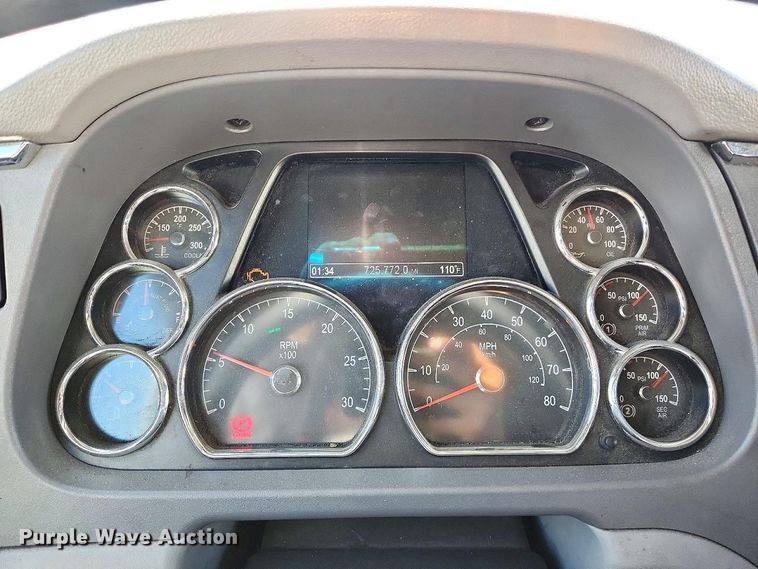 image for item YA3092 2017 Peterbilt 579 semi truck