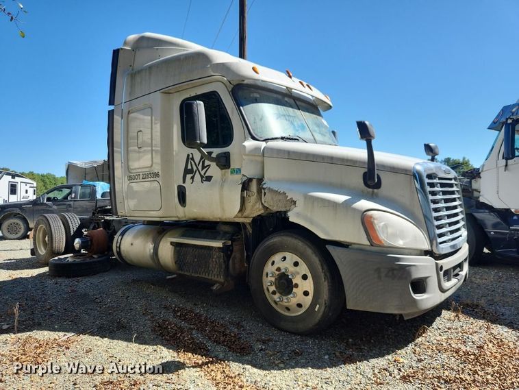 image for item YA3249 2014 Freightliner Cascadia 125 semi truck