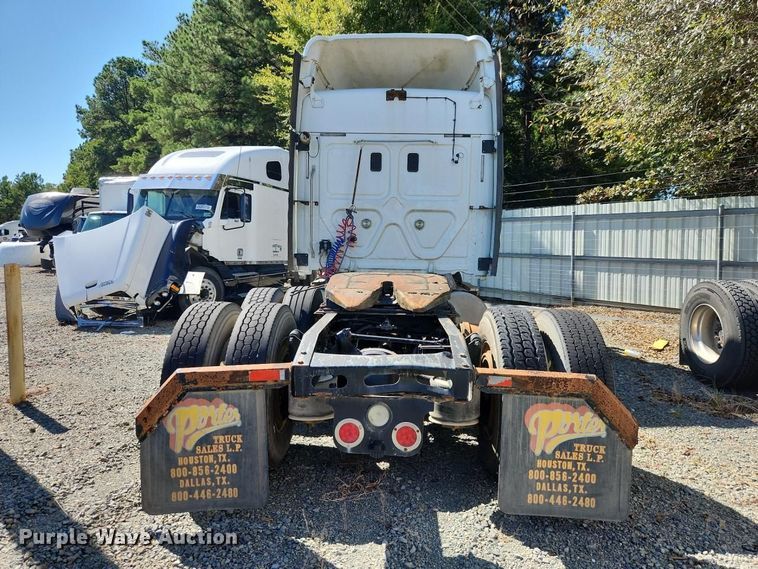 image for item YA3249 2014 Freightliner Cascadia 125 semi truck
